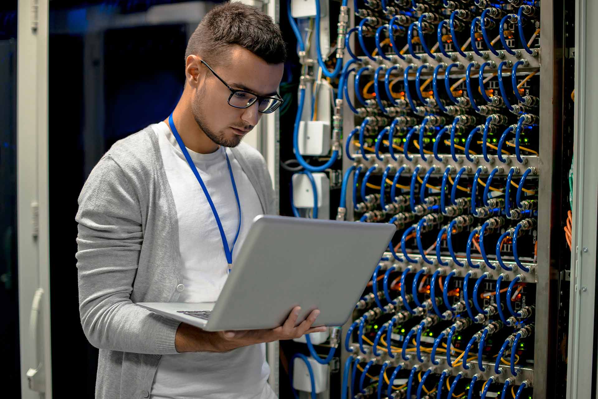 What is a Network Engineer: Job Description, Qualifications, and ...